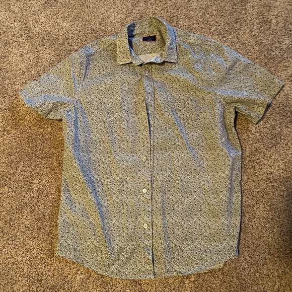 Untuckit - Picture 1 of 1